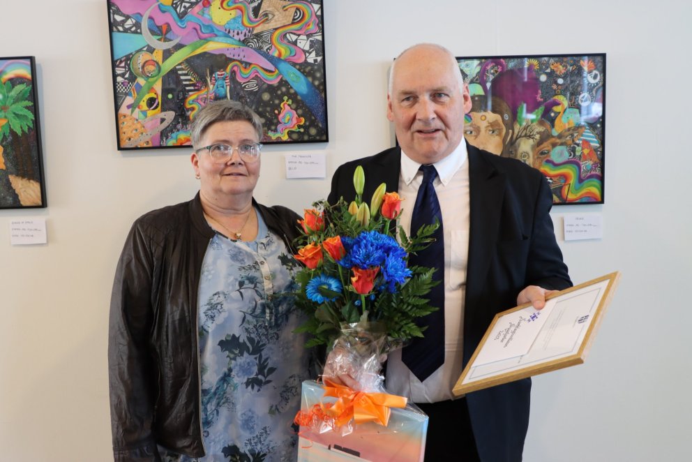 Rögnvaldur Valbergsson, handhafi Samfélagsverðlauna Skagafjarðar 2023 ásamt eiginkonu sinni Hrönn Gu…