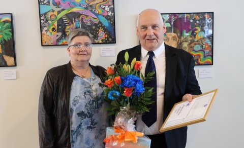 Rögnvaldur Valbergsson, handhafi Samfélagsverðlauna Skagafjarðar 2023 ásamt eiginkonu sinni Hrönn Gu…